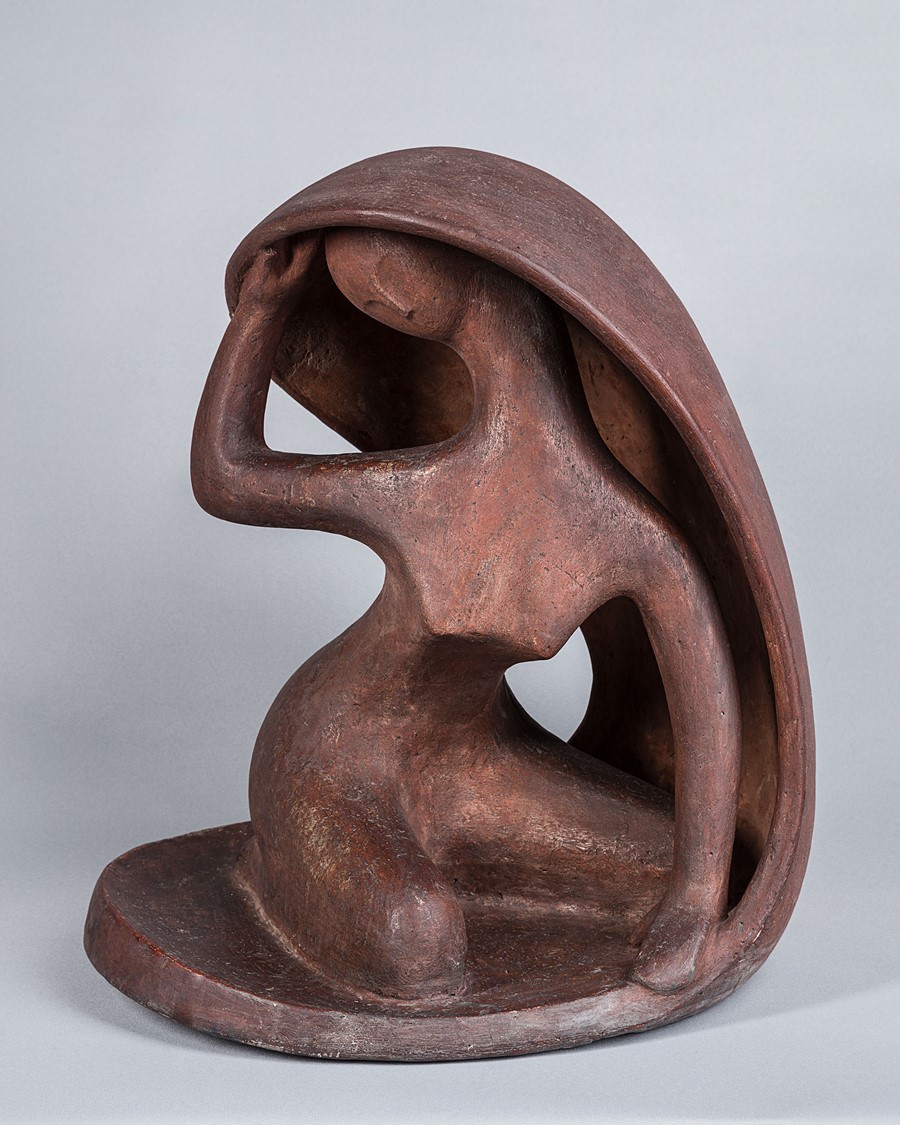 Rzeźba w gipsie przedstawiająca kobietę