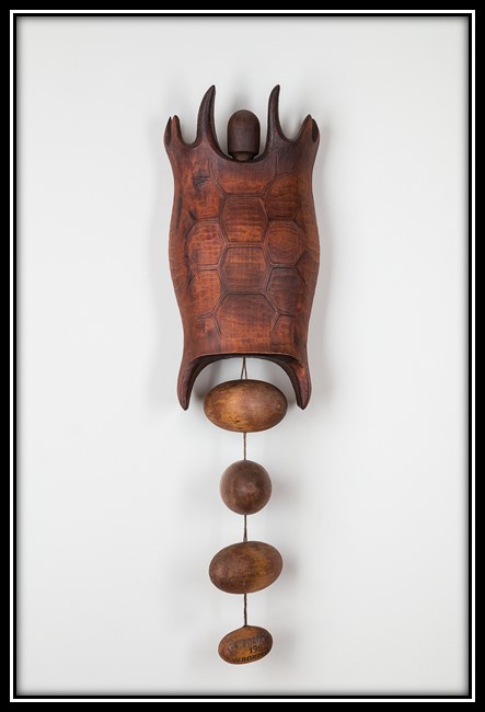 Zdjęcie rzeźby z cyklu Porody wykonanej w drewnie przez Władysława Borzęckiego, jedna z nagrodzonych rzeźb